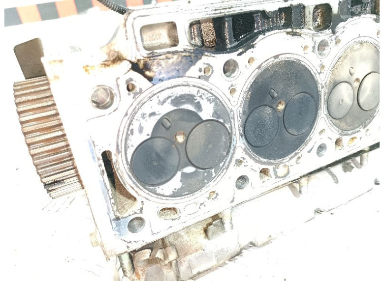 Головка блока цилиндров к Volvo V40, 2002г.