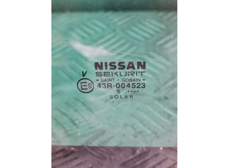 Стекло кузовное боковое левое к Nissan Serena, 1999г.