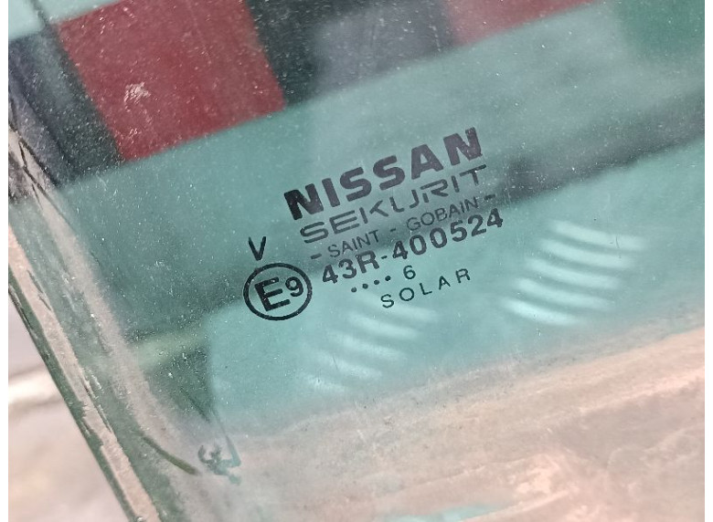 Стекло двери сдвижной к Nissan Serena, 1999г.