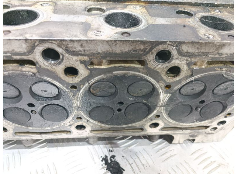 Головка блока цилиндров к Mercedes S W220, 2003г.