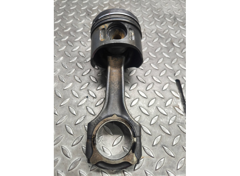 Поршень к Mercedes ML W163, 2002г.