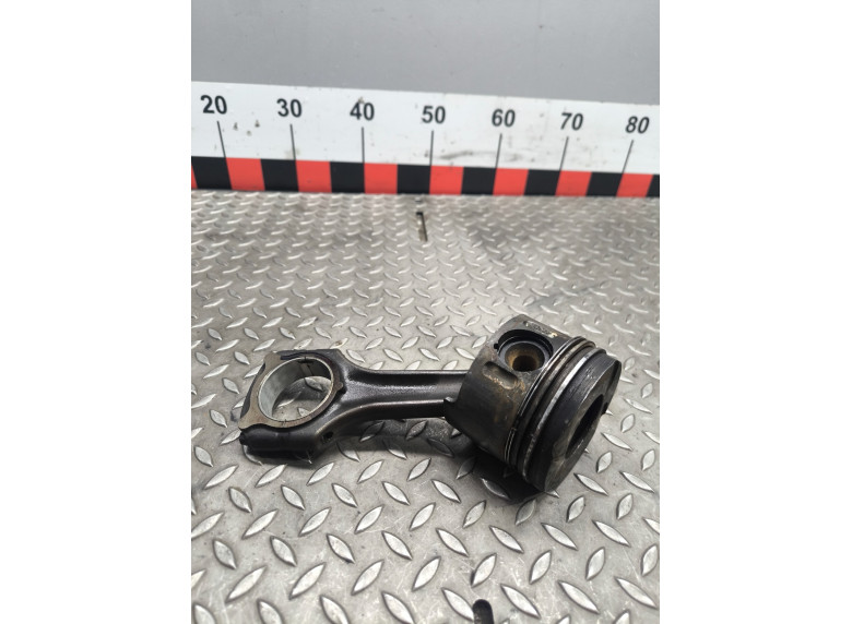 Поршень к Mercedes ML W163, 2002г.