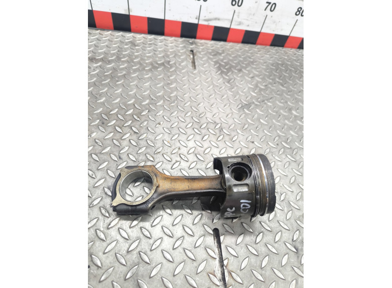 Поршень к Mercedes ML W163, 2002г.