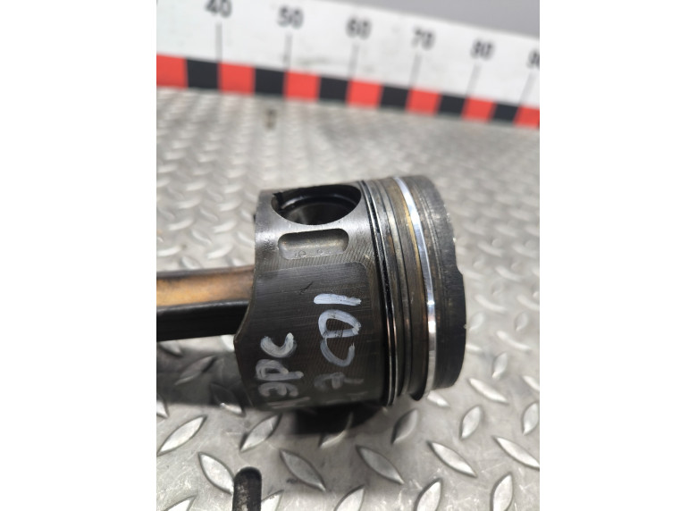 Поршень к Mercedes ML W163, 2002г.