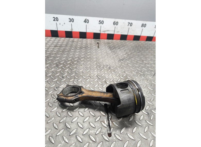 Поршень к Mercedes ML W163, 2002г.