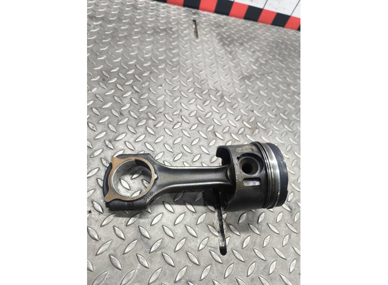 Поршень к Mercedes ML W163, 2002г.