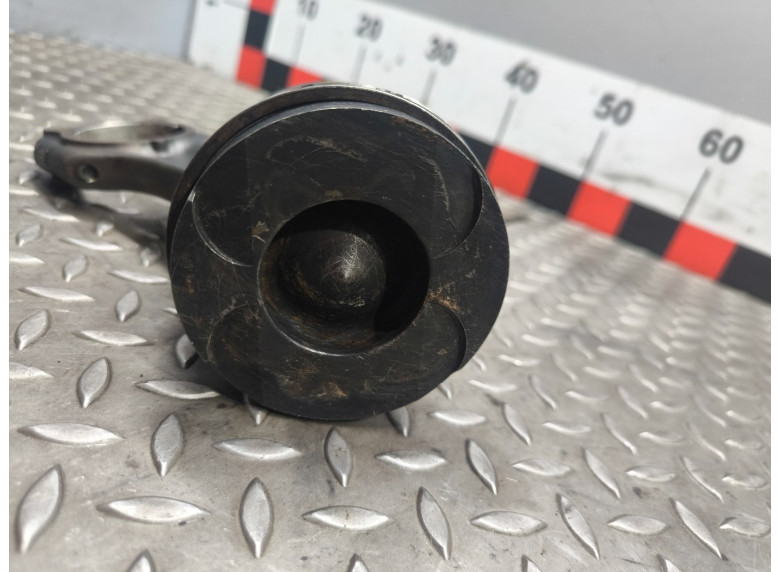 Поршень к Mercedes ML W163, 2002г.