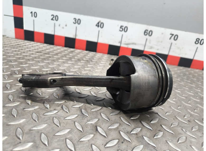 Поршень к Mercedes ML W163, 2002г.