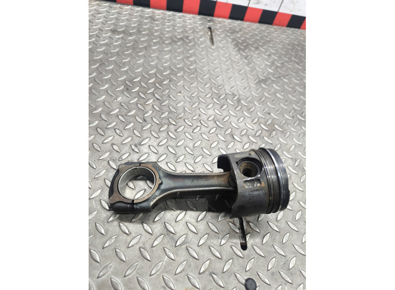 Поршень к Mercedes ML W163, 2002г.