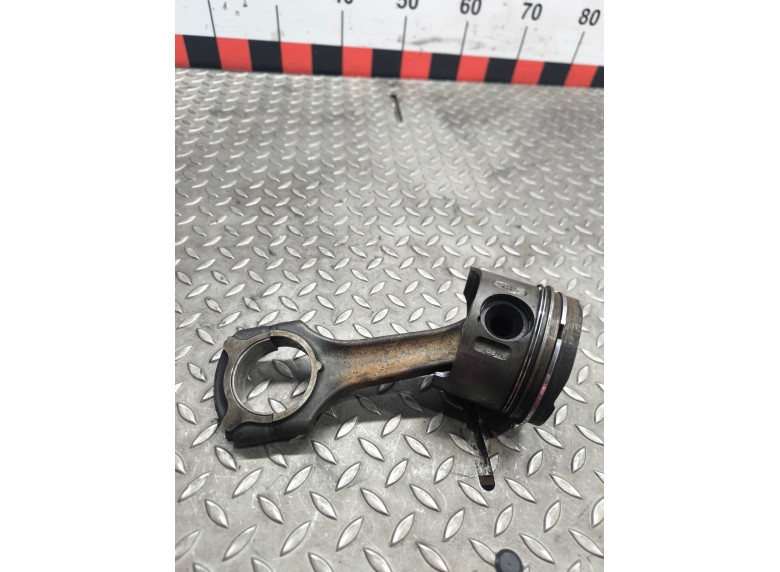 Поршень к Mercedes ML W163, 2002г.