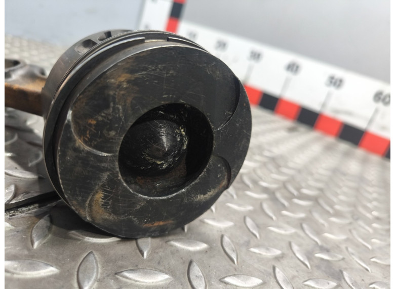 Поршень к Mercedes ML W163, 2002г.