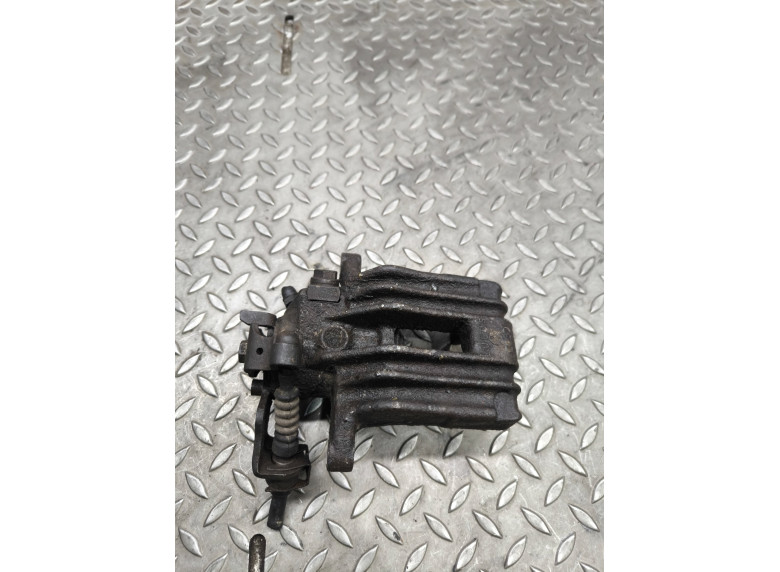 Суппорт задний правый к Volkswagen Golf, 2000г.