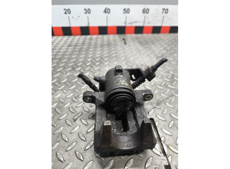 Суппорт задний правый к Volkswagen Golf, 2000г.