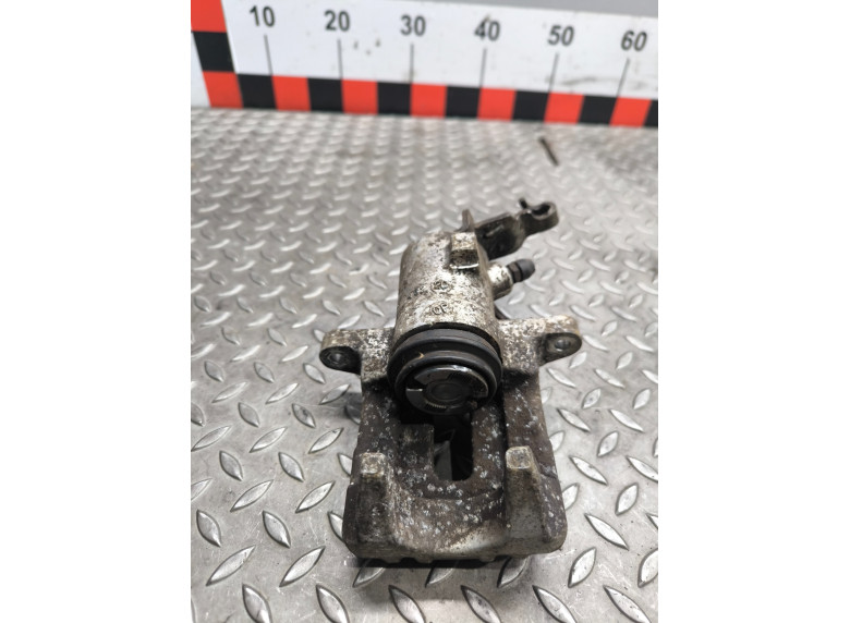 Суппорт задний правый к Volkswagen Golf, 2006г.