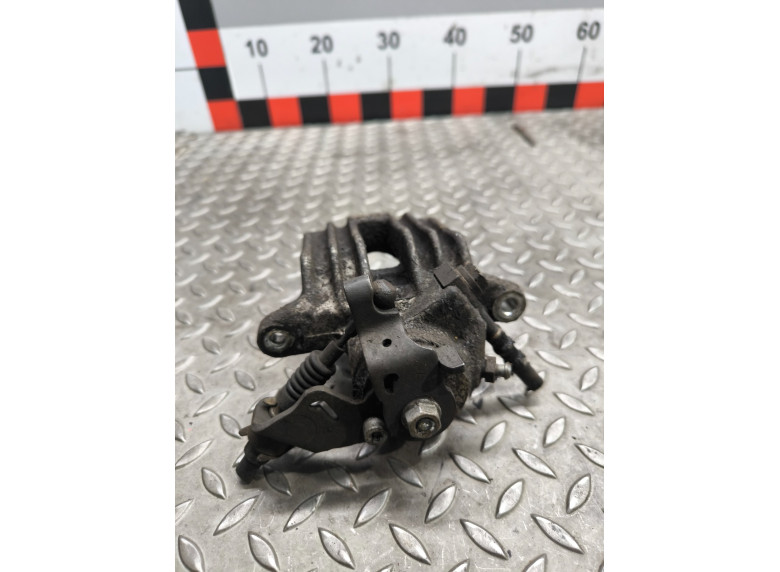 Суппорт задний левый к Volkswagen Golf, 2000г.