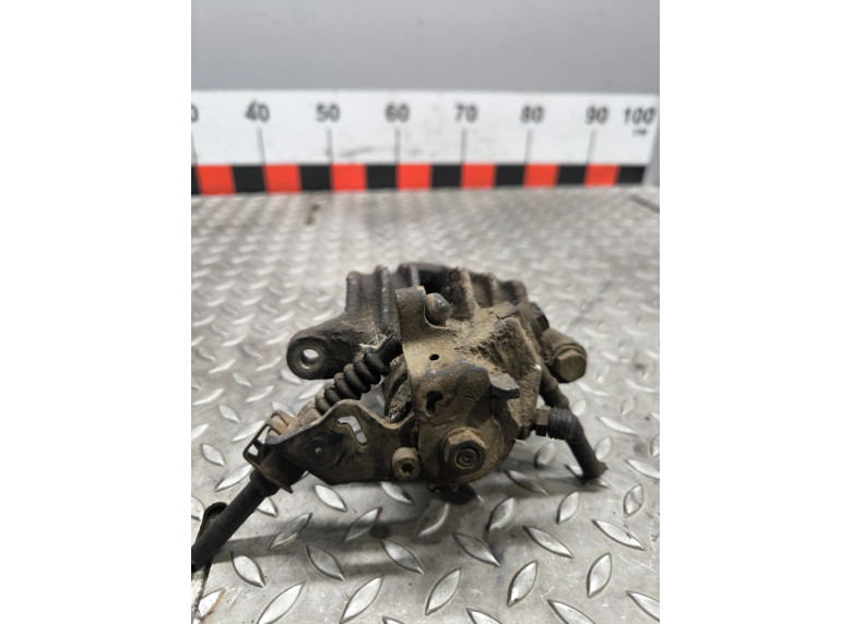 Суппорт задний левый к Volkswagen Golf, 2000г.