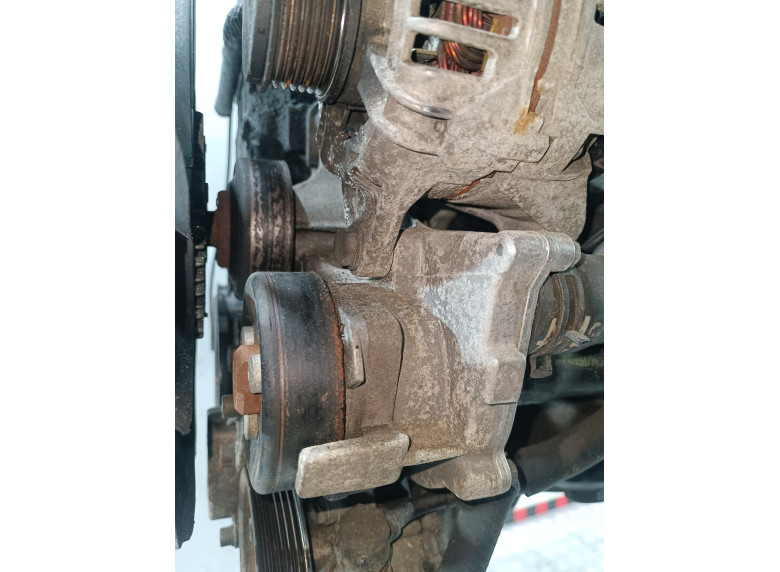 Кронштейн генератора к Volkswagen Passat, 2000г.