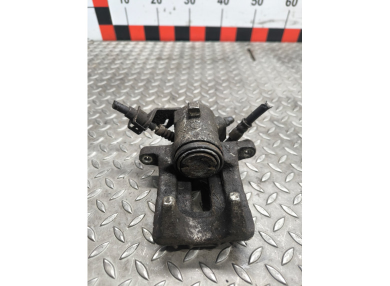 Суппорт задний левый к Volkswagen Golf, 2001г.