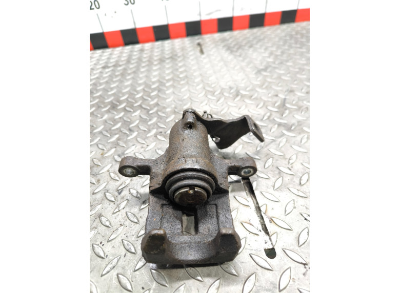 Суппорт задний правый к Суппорт задний правый к Kia Carens undefined г. Carens