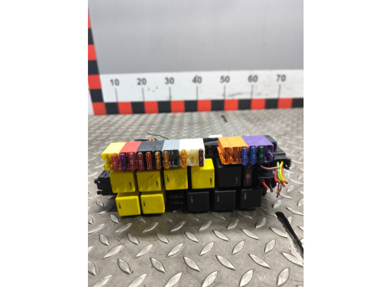 Блок предохранителей к Mercedes S W220, 2000г.