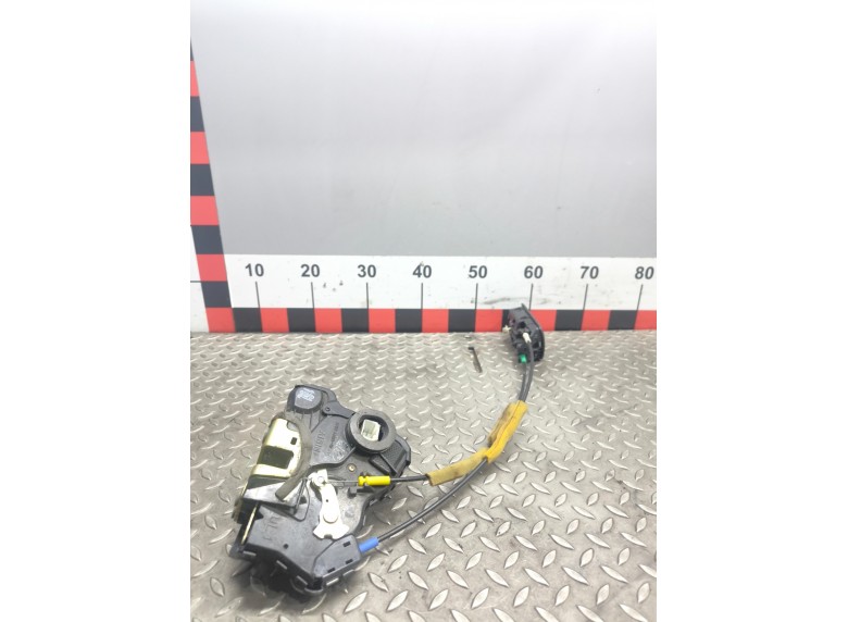 Замок двери передней левой к Toyota Corolla Verso