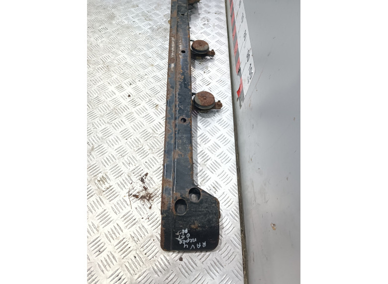 Усилитель бампера переднего к Toyota RAV4, 2002г.