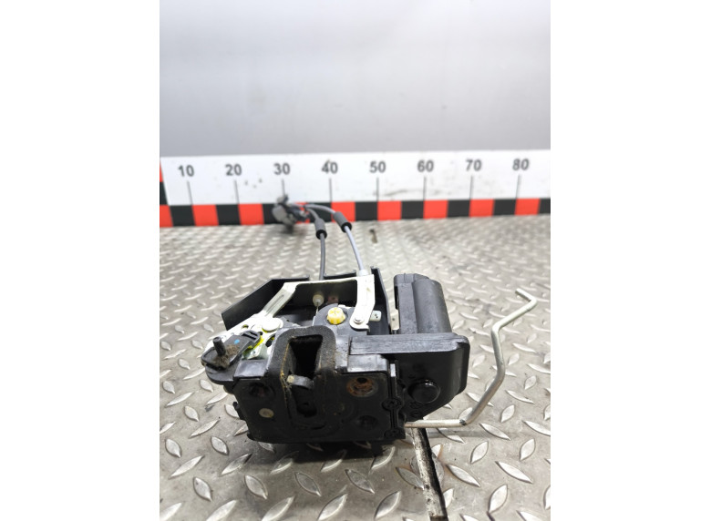 Замок двери задней правой к Hyundai i10, 2010г.