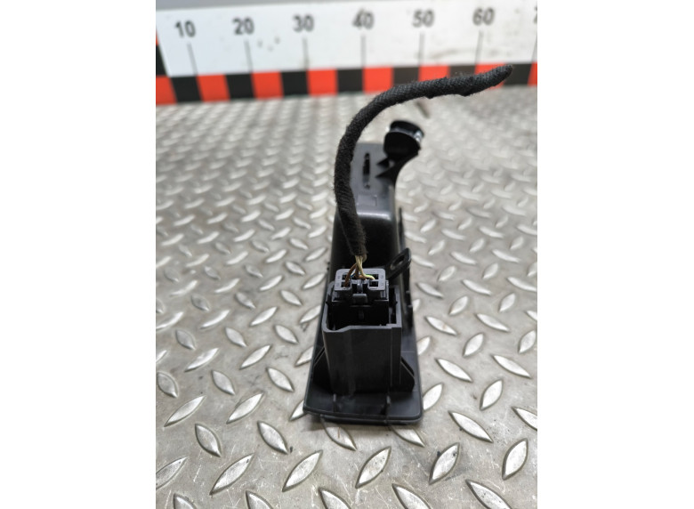 Кнопка аварийной сигнализации к Volkswagen Transporter, 2011г.