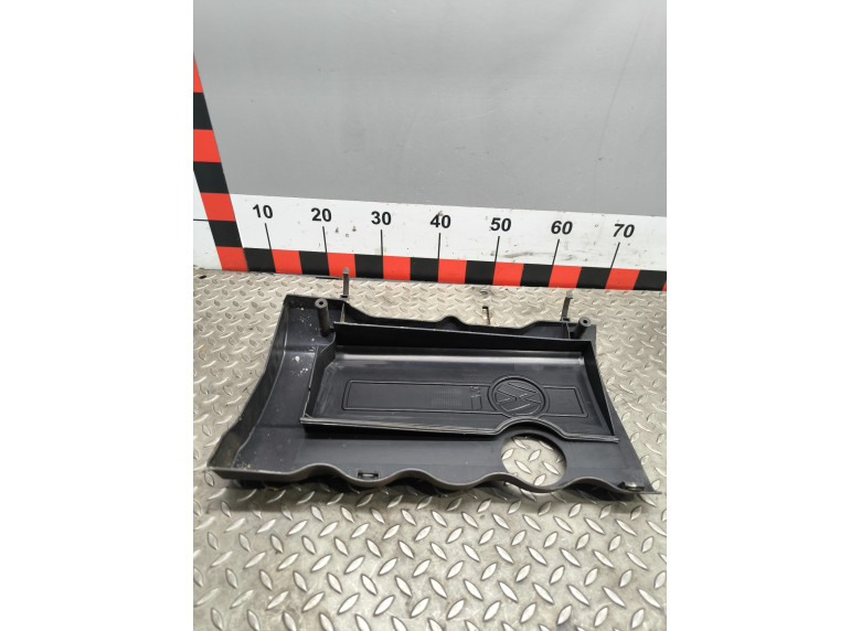 Декоративная крышка двигателя к Volkswagen Passat, 1998г.