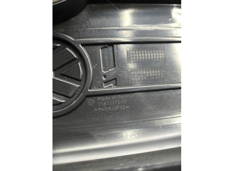 Декоративная крышка двигателя к Volkswagen Passat, 1998г.