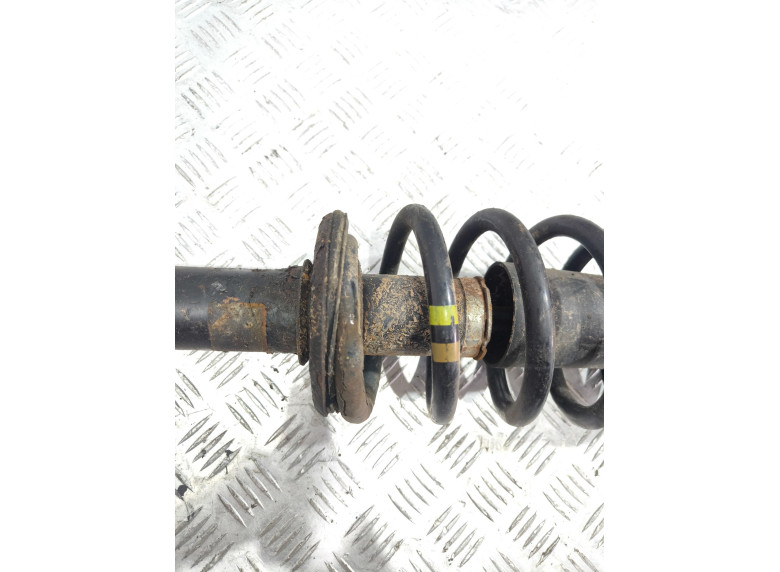 Амортизатор передний к Volkswagen Passat, 2000г.