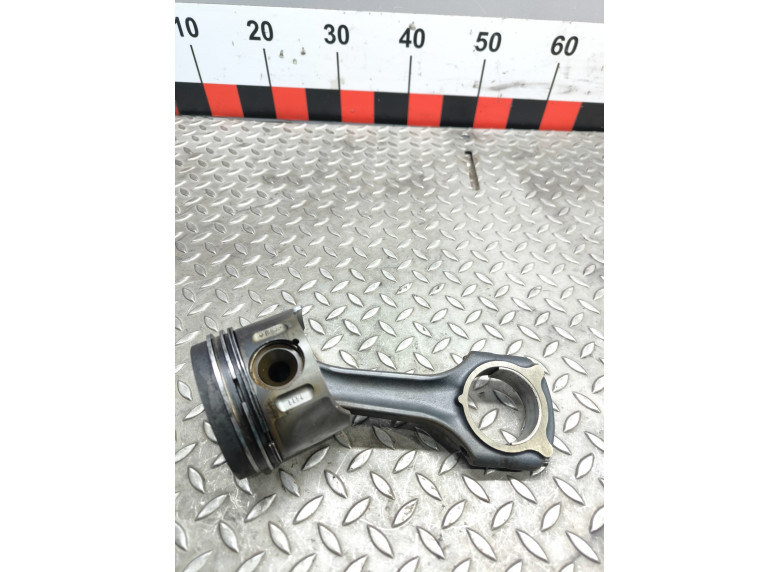 Поршень к Mercedes C W203, 2004г.