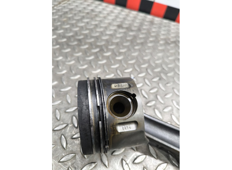 Поршень к Mercedes C W203, 2004г.