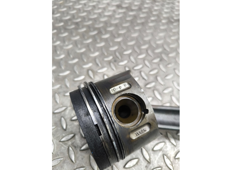 Поршень к Mercedes C W203, 2004г.