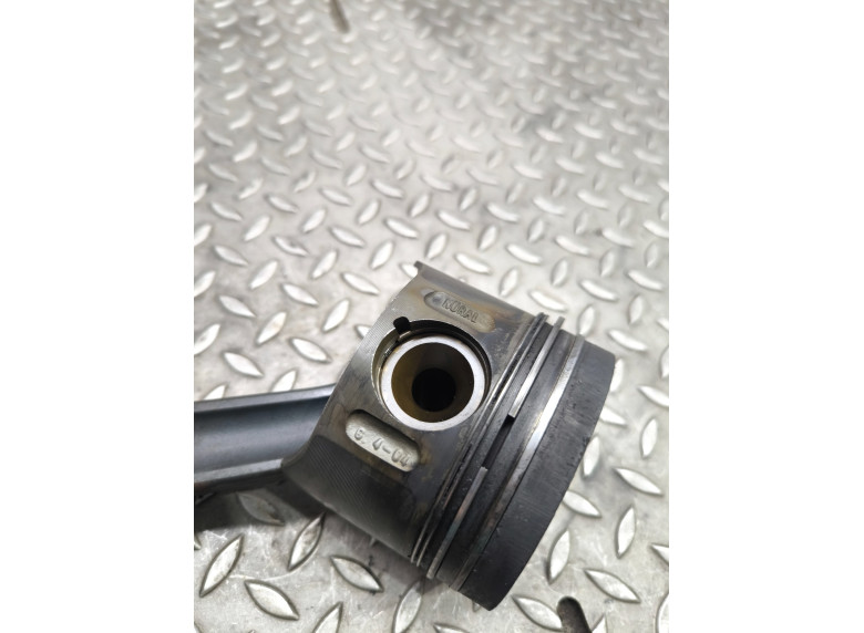 Поршень к Mercedes C W203, 2004г.