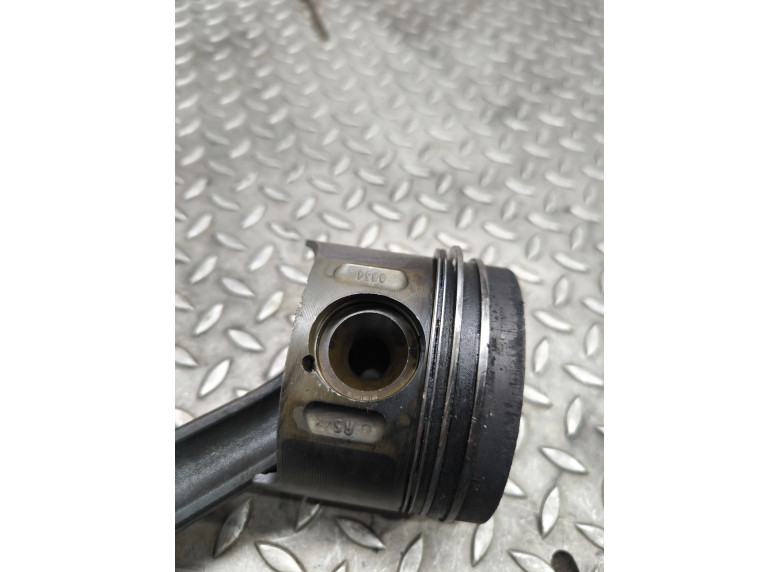 Поршень к Mercedes C W203, 2004г.