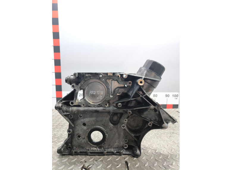 Крышка двигателя передняя к Mercedes C W203, 2004г.