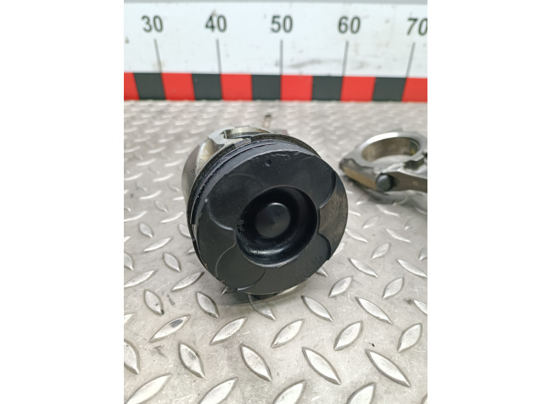 Поршень к Opel Astra, 2009г.