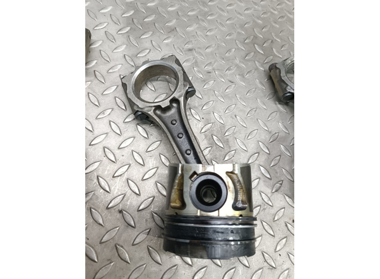 Поршень к Opel Astra, 2009г.