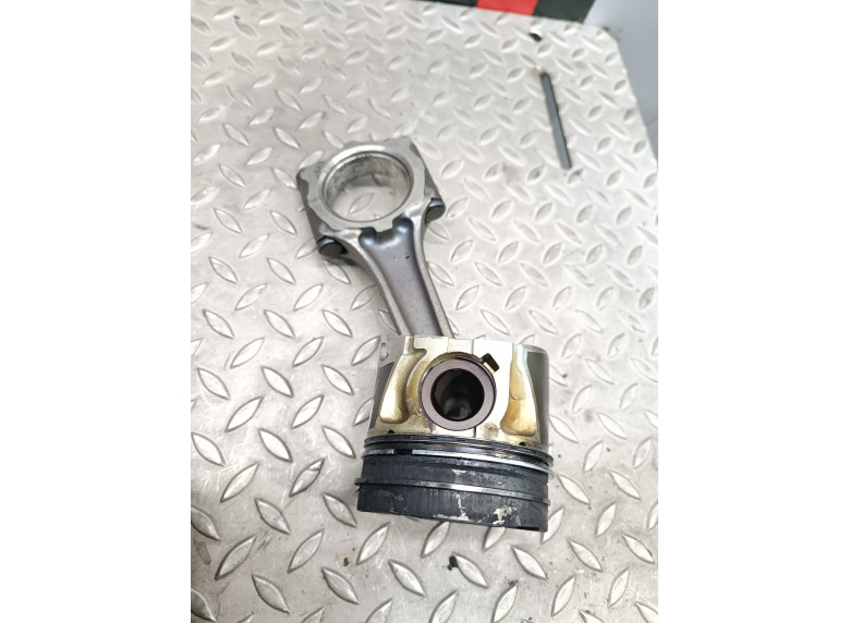 Поршень к Opel Astra, 2009г.