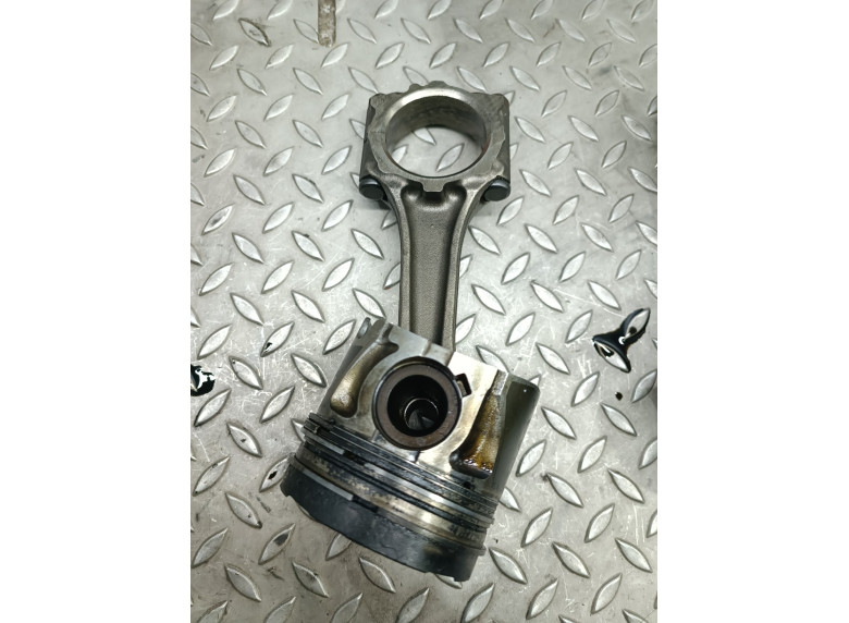 Поршень к Opel Astra, 2009г.