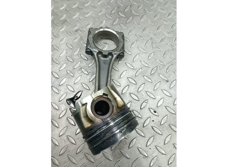 Поршень к Opel Astra, 2009г.