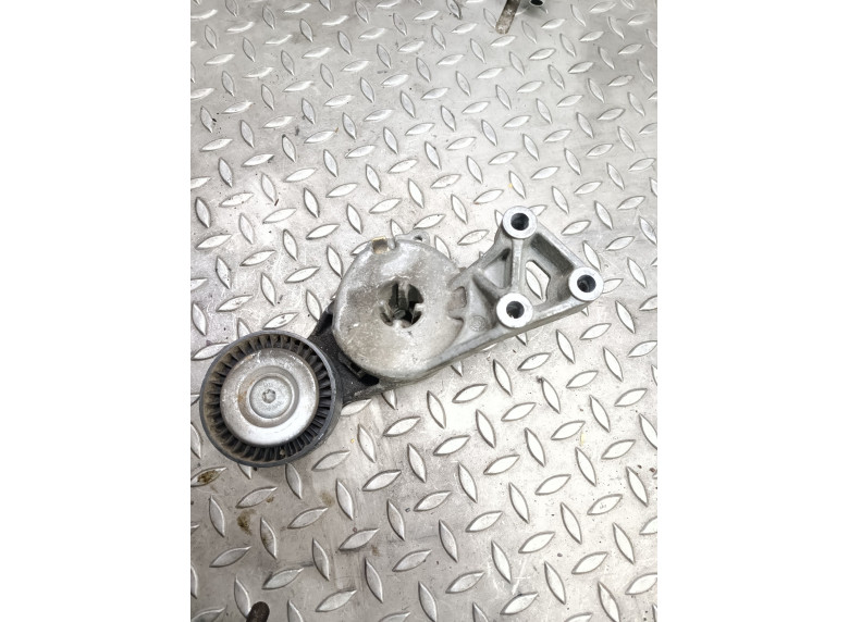 Натяжитель ремня генератора к Volkswagen Golf, 2001г.