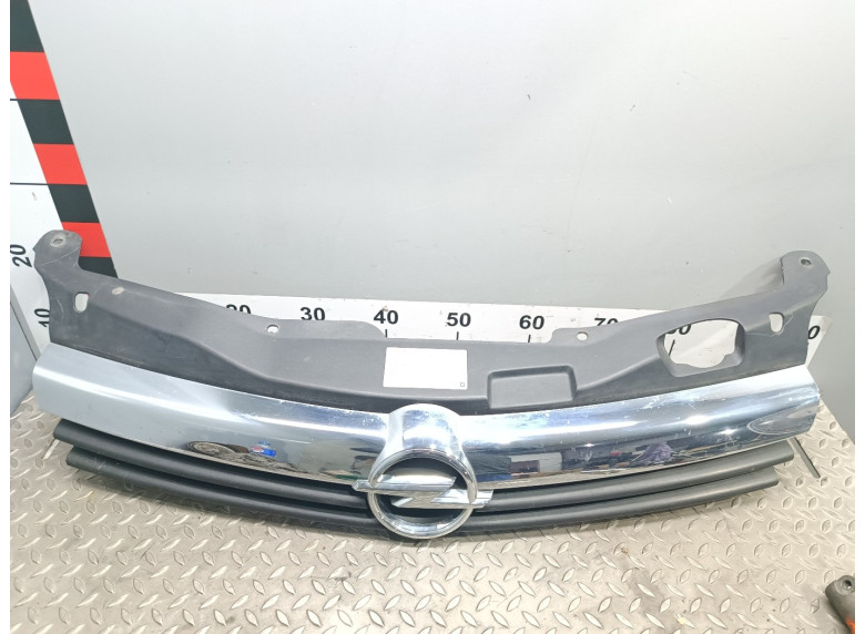 Решетка радиатора к Opel Astra, 2005г.