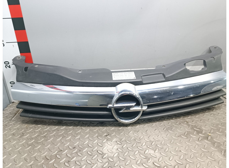 Решетка радиатора к Opel Astra, 2005г.