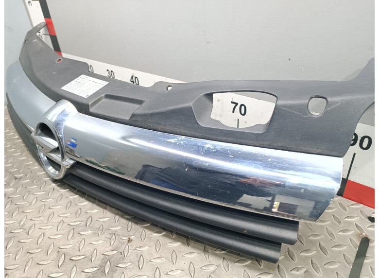 Решетка радиатора к Opel Astra, 2005г.