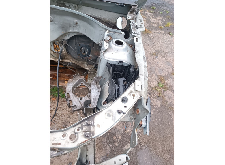 Четверть передняя левая к Renault Symbol, 2004г.