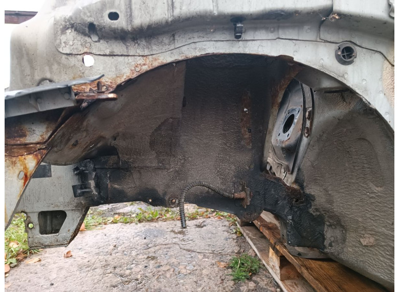 Четверть передняя левая к Renault Symbol, 2004г.