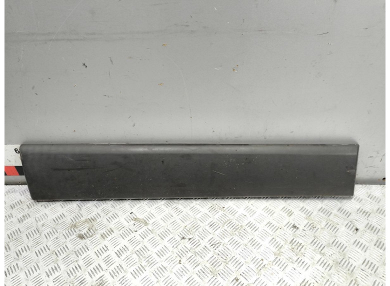 Молдинг (накладка кузовная) к Opel Vivaro, 2004г.