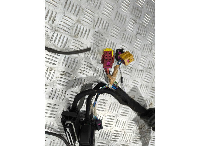 Проводка двигателя к Volkswagen Passat, 1998г.